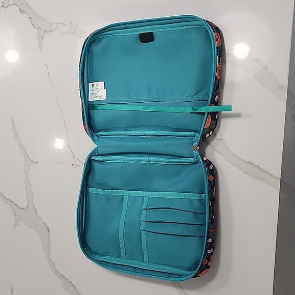 Makeup bag - Picture 3 of 3